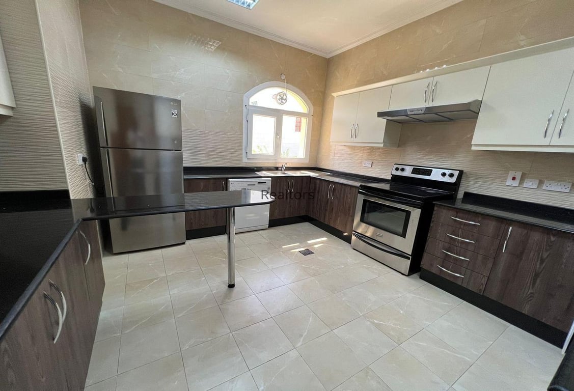 villa Apartment for rent in Abu Hammour .