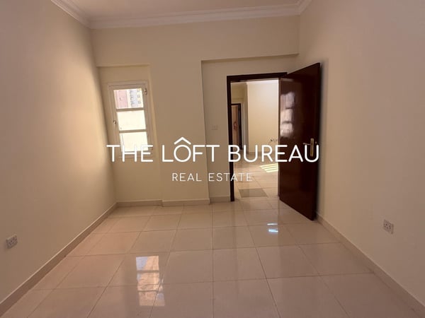 AMZ PRICE 2 BED APARTMENT UNFURNISHED - Apartment in Old Al Ghanim