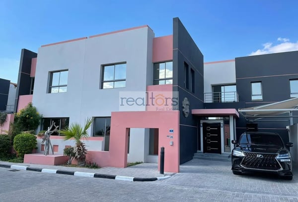 Modern Style 4 Bedroom + Maid&#39;s Room - Compound Villa in Al Maamoura