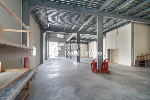 700 SQM Warehouse & Rooms for Rent - Warehouse in East Industrial Street