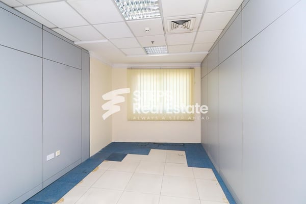 Unfurnished Office Space — Umm Ghuwailina - Office in Al Aman Street