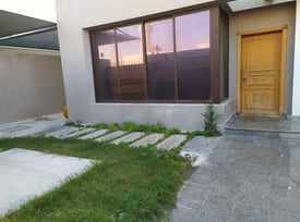 Spacious 3 bedrooms Independant villa in Umm Salal Mohamad