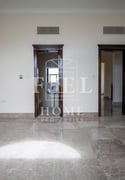 Stunning 5 Bedroom Villa withing a Family Compound - Villa in Al Hilal West