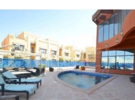 free month furnished 1bhk@compound+pool+gym - Apartment in Muaither South