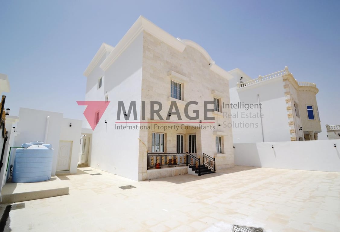 Luxurious brand new villa for sale in Umm Al Amad - Villa in Umm Al Amad