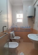 Beautiful 3 Bedrooms Apartment Within A Compound - Apartment in Bu Hamour Street