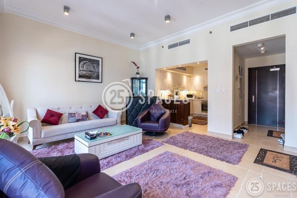 Furnished One Bedroom Balcony in Qanat Quartier - Apartment in Carnaval