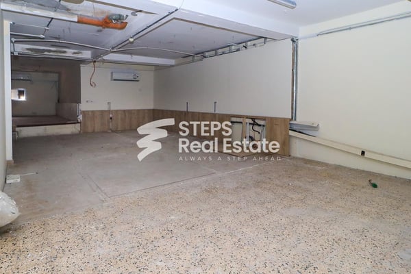 Ground Floor Shop with Mezzanine in Salwa Road - Shop in Al Ain Center