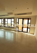 Upgraded triplex townhouse with sea view - Townhouse in Porto Arabia