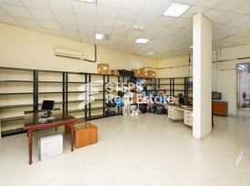 Commercial Shop for Rent in Doha - Shop in Banks street