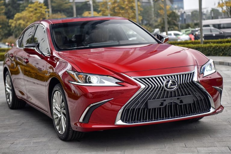 Cầm xe ô tô Lexus