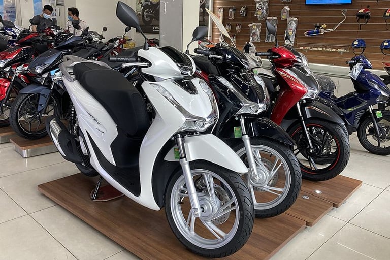 Cầm xe máy đang trả góp;