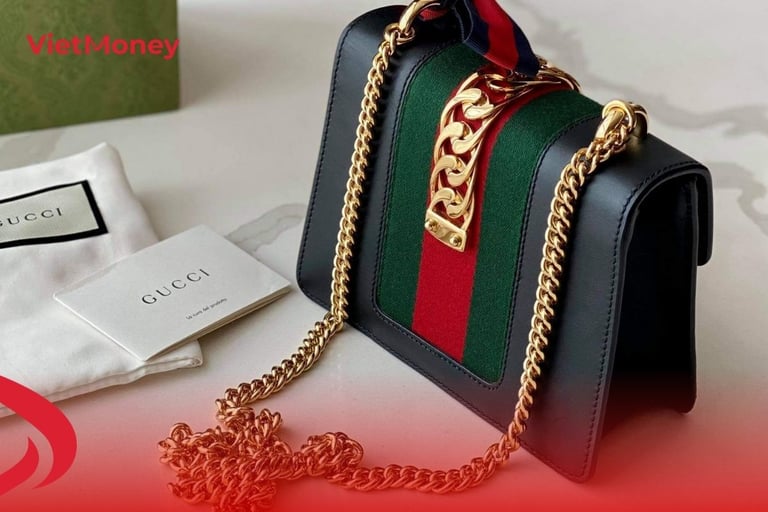 Túi Hermès không có bảng tên kim loại.
