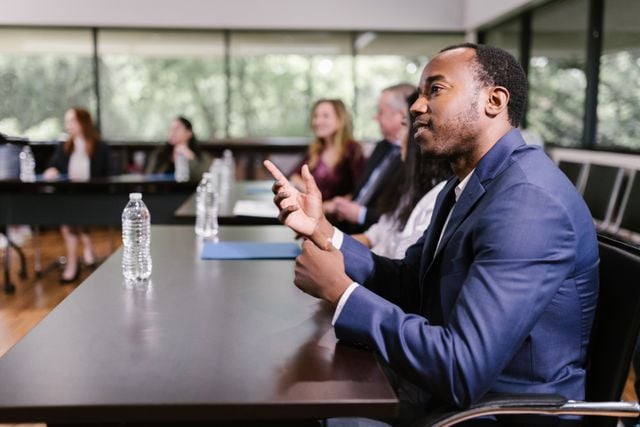 Bridging the Gap: A Strategic Approach to Confident Communication for Global Professionals