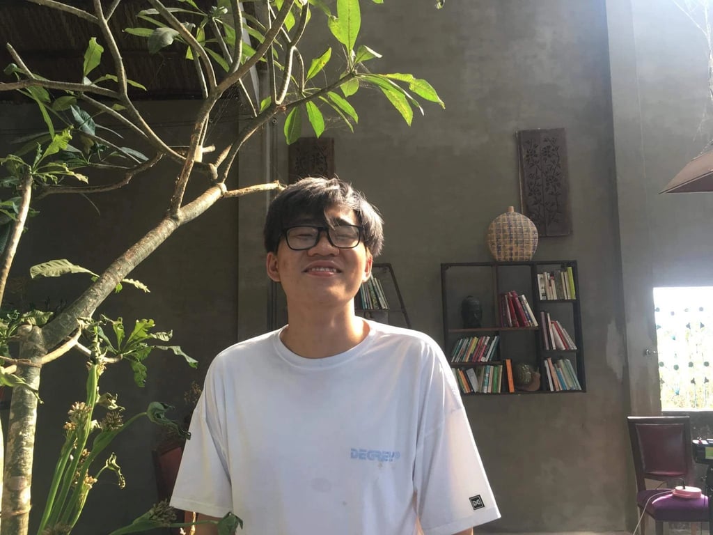 Con trai cười cũng tươi