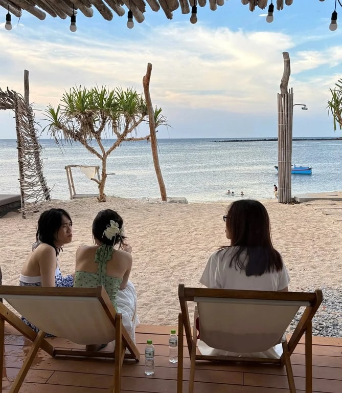 Ẩn mình hội chị em