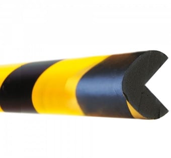 Picture of Moravia 1000mm Yellow/Black Magnetic Traffic-line Edge Protection - Right Angle 30/30mm - [MV-422.24.979]