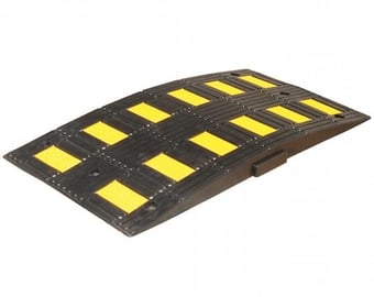 Picture of SafeRide Speed Reduction Humps - Centre Section with Reflectors - 500mmW x 75mmH - Fixings Included - Yellow/Black - [MV-284.26.552]