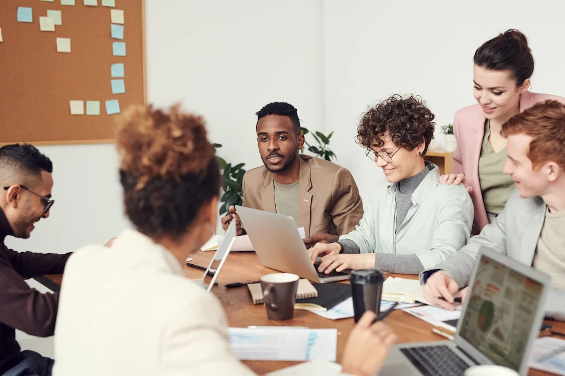 Amplifying Your B2B Customer Journey Mapping with Collective Wisdom