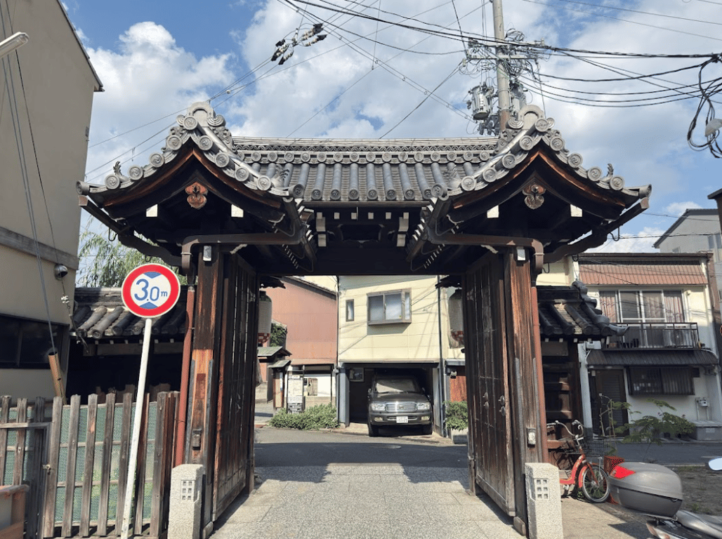 由西往東看向ㄏ島原大門