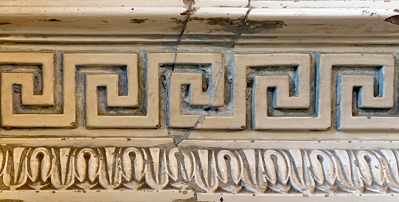 Example of a meander pattern (sometimes called Greek key pattern)