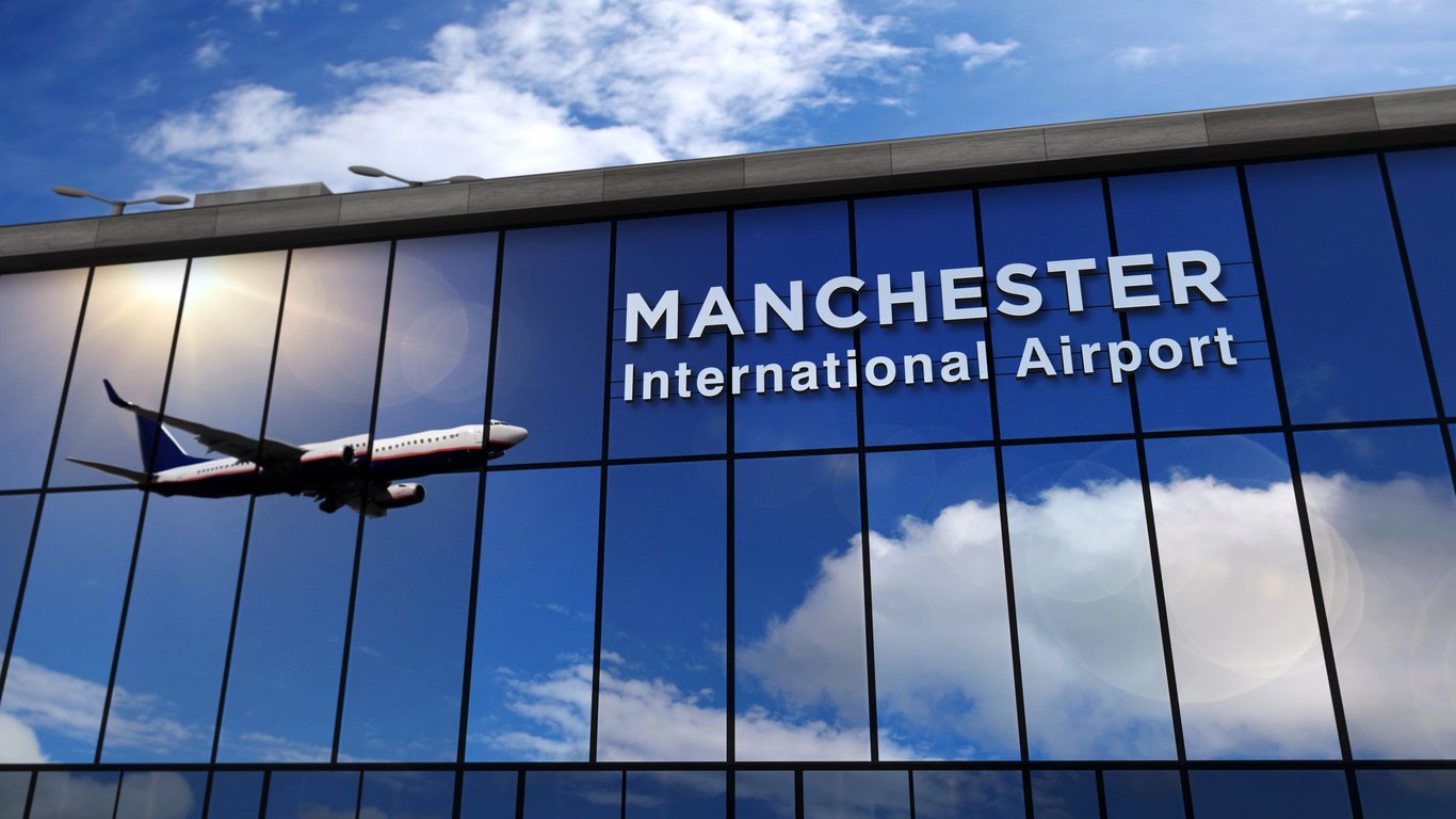 Behind the Queues: What 27,000 Manchester Airport Reviews Reveal About Trust