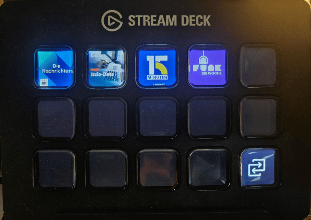 Die neuesten Folgen unserer vier Beispielpodcasts werden mit einem Tastendruck abgespielt.