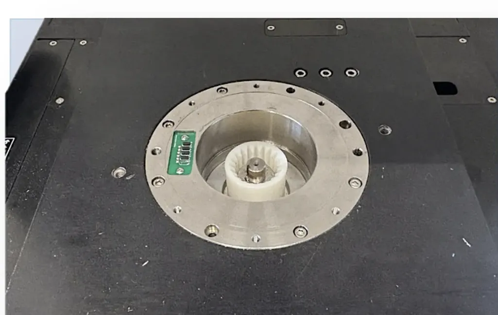 As shown above, the drive is installed on the stage.