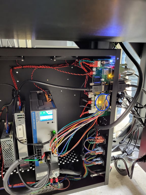 Place where 1 LED should appear - metallic pin detector properly working