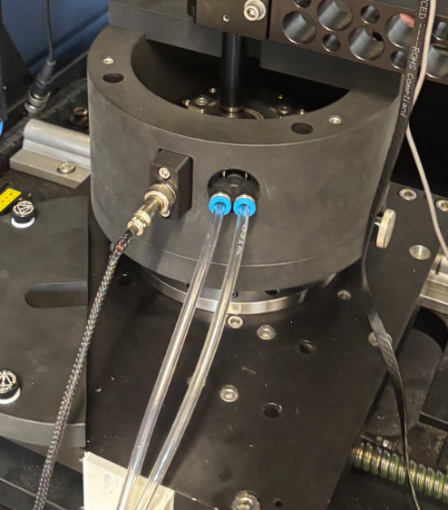 Example of both dry and humid air tubes and humidity sensor connected