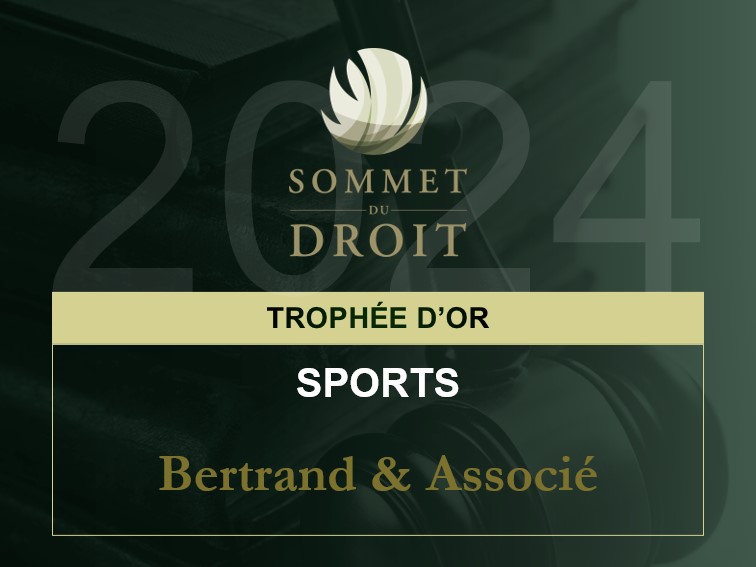 Maîtres Jean-Jacques et Christophe Bertrand reçoivent le Trophée d'Or du Sommet du Droit 2024 catégorie Droit du Sport - Cérémonie Décideurs Juridiques Paris