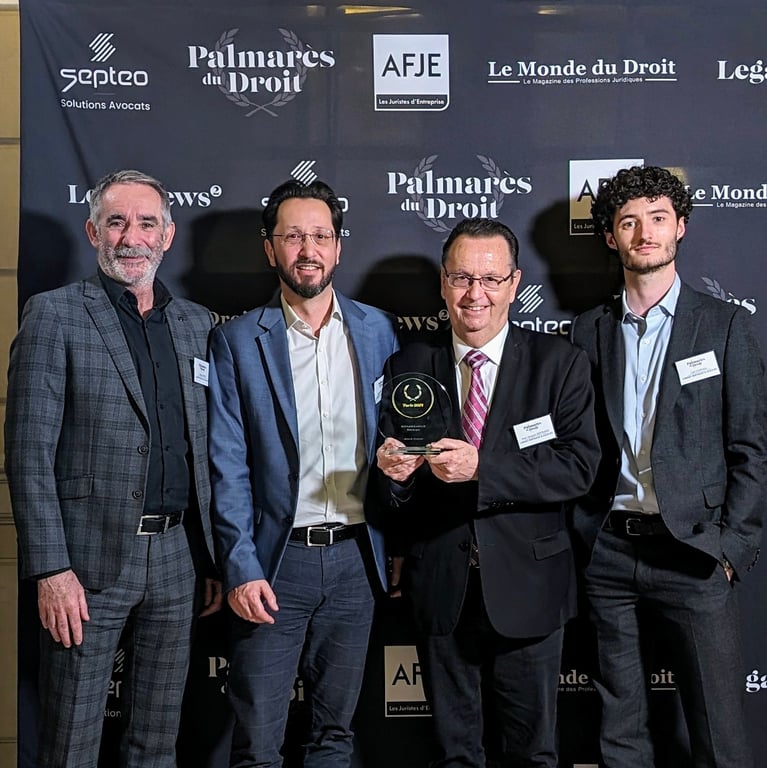 Maîtres Bertrand avec Denis Troch et Carl Stephan - Médaille d'Or Palmarès du Droit 2024 meilleur cabinet avocat droit du sport France