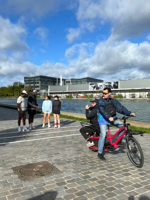 Jean-Baptiste, à l’arrière du longtail pour capturer les runners