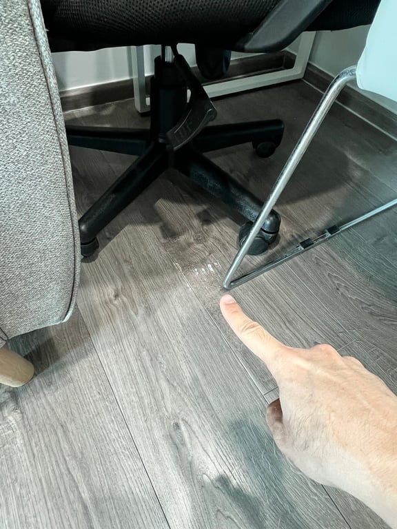 28.12.2025 New Defect - There are scratches on the floor next to the living room sofa.