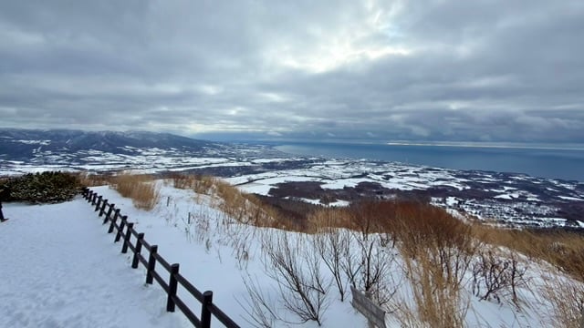 往西南遠眺內浦灣 (海灣)，會接到太平洋