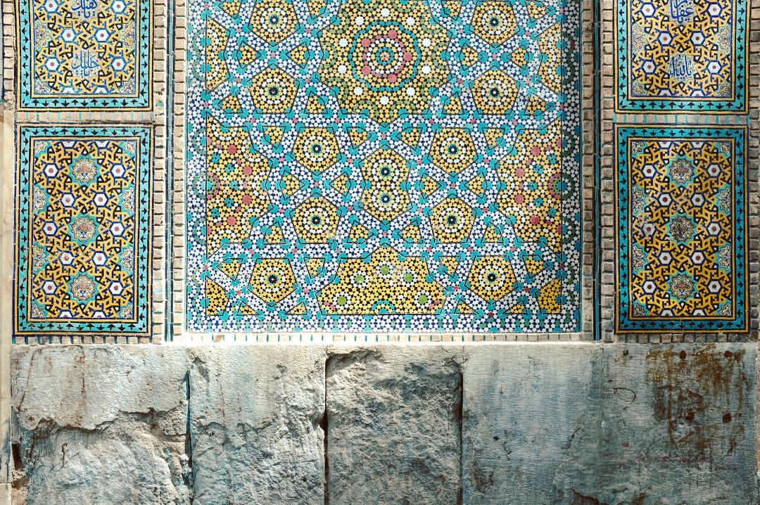 Geometric pattern on a wall in Teheran