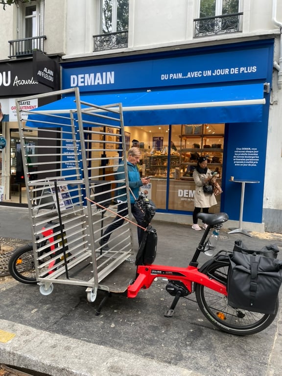 Transport d’échelle de boulanger, mais également de sacs de pain pour DEMAIN