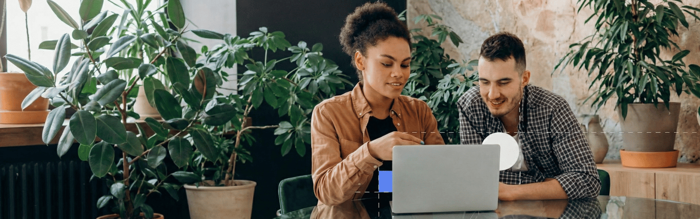 Engineering-Team bei der Einrichtung eines Cloud-PDM-Systems - schnelle 2-Tage-Bereitstellung vs. traditionelle 2-Monats-Implementierung