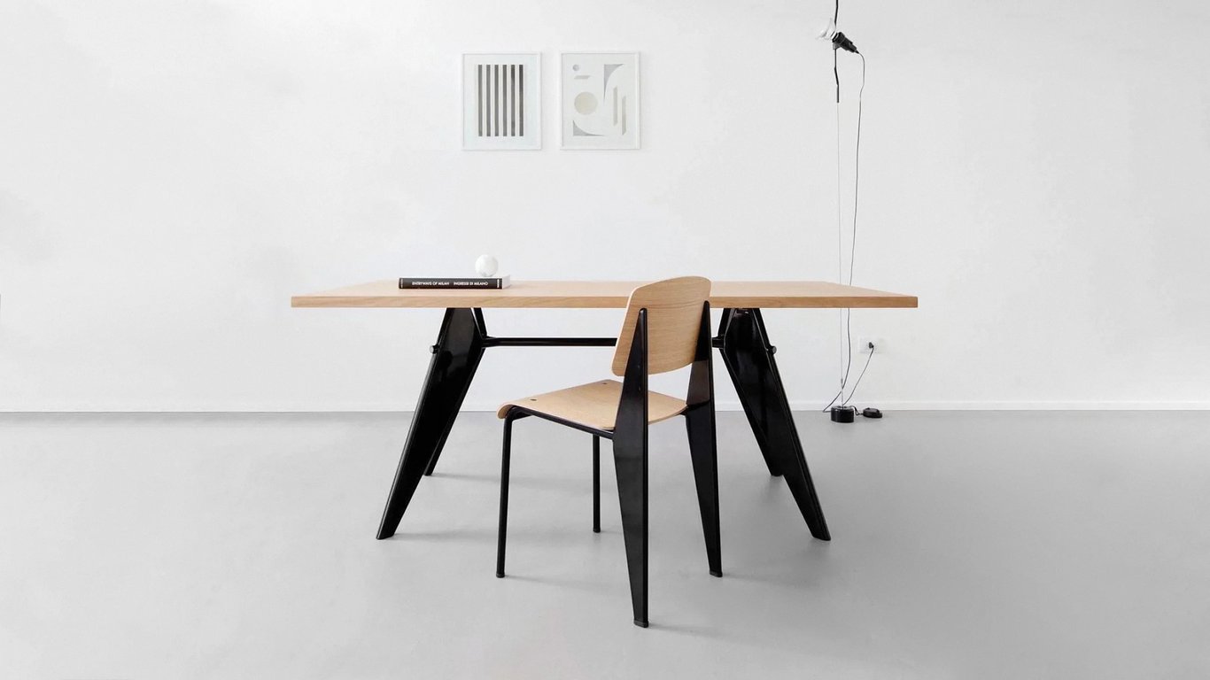 Lumianire-Standard-Chair-Black-Jean-Prouve-Vitra-03_3240x1823_53dbc973-3c19-4811-a589-a613a2e2476d.webp