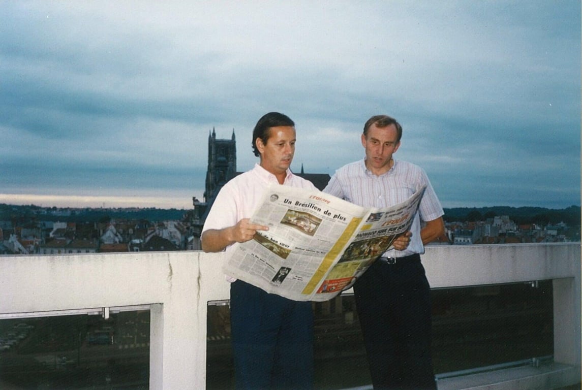 Joop Zoetemelk et Jean-Jacques Bertrand en 1987 lors d'un accompagnement juridique en cyclisme professionnel
