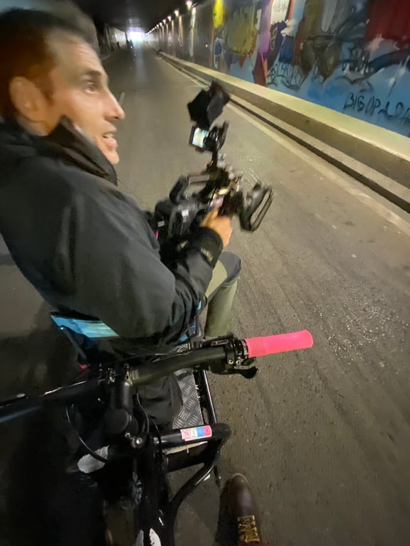 Pierre Lavale en cameraman.
