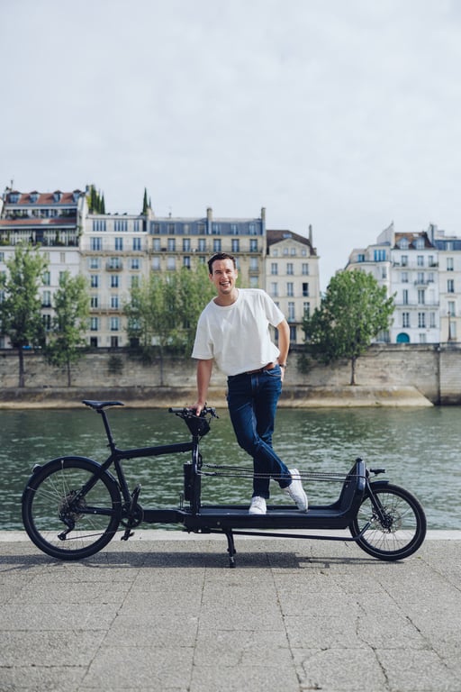 Photo de Pierre Morel, lors d’une réunion pour les Boîtes à Vélo Île de France