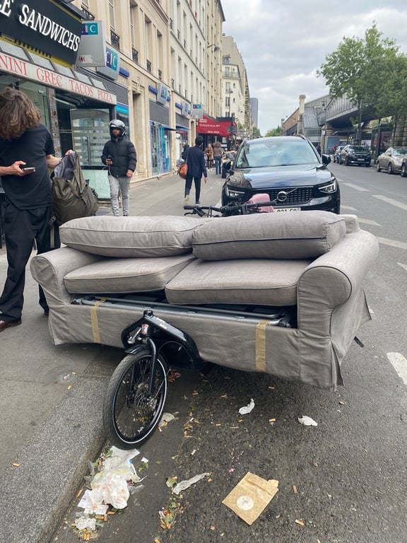 Transporte d’un canapé/lit, dans le 13eme.