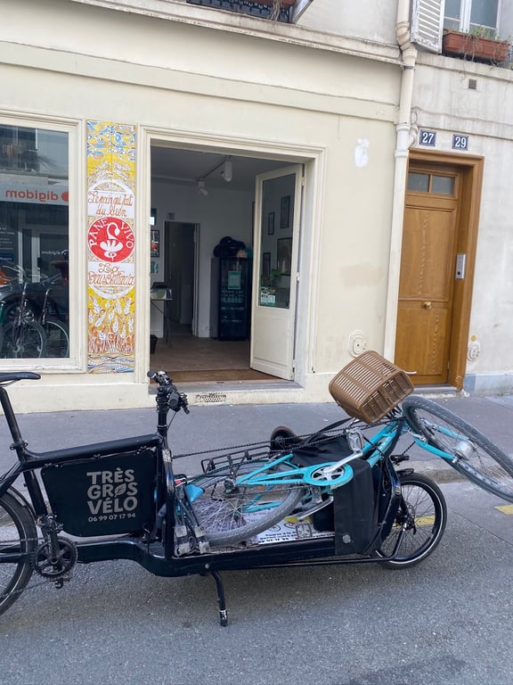 Livraison d’un vélo de location, vers le Hilton La Défense.