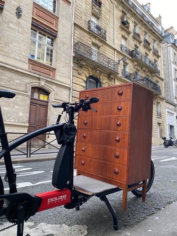 Livraison d’une commode dans le 9eme arrondissement.