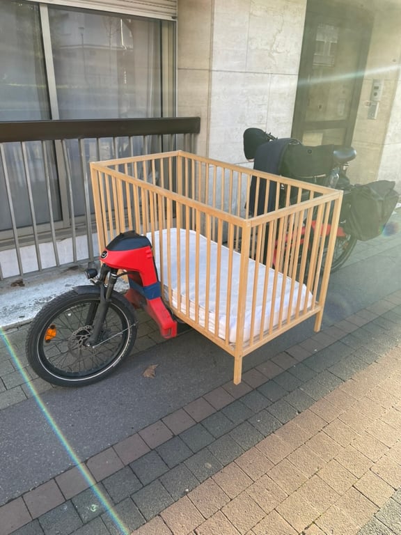 Livraison d’un lit bébé, dans le 10eme, près du canal.