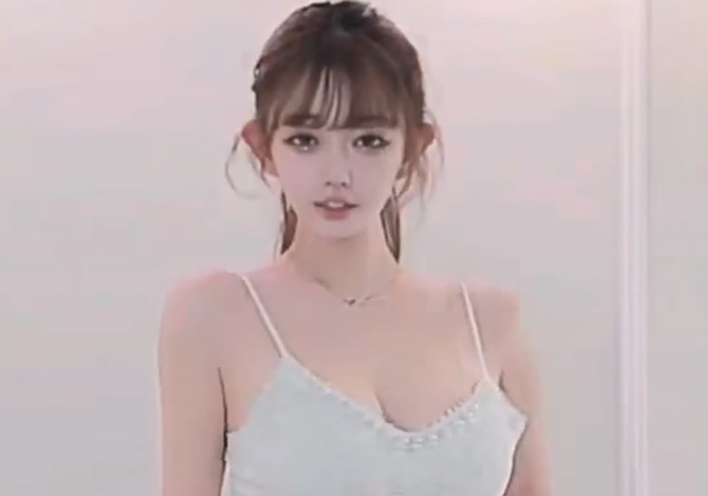 13457457832 云朵