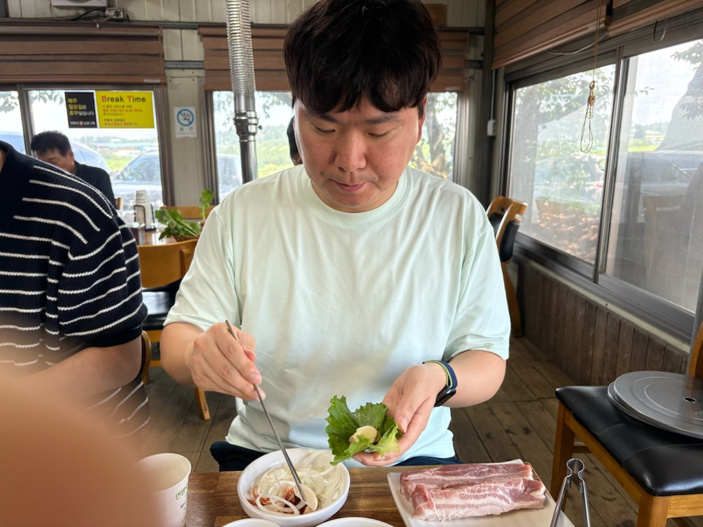 쌈에 싸는 게 맛있답니다
