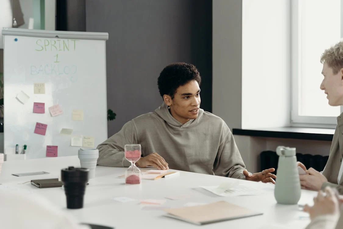 How a Backlog Sharpens Your B2B Customer Journey Mapping