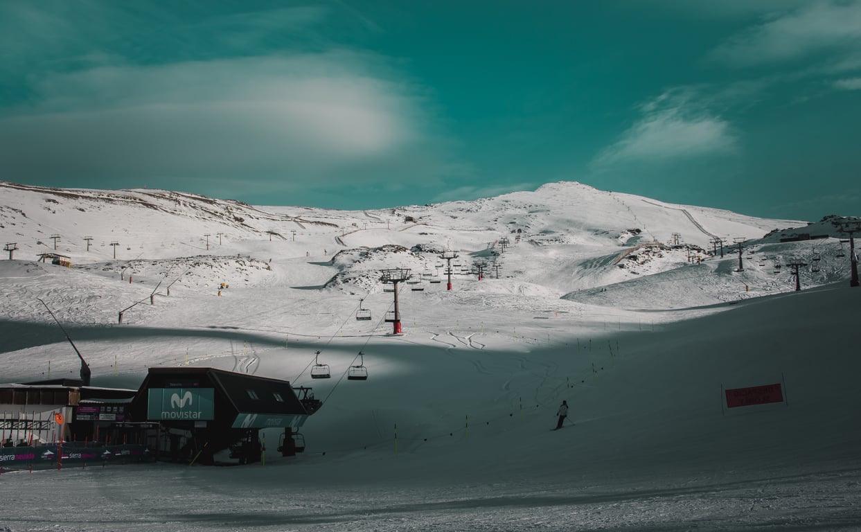 Long Weekend Winter Plan in the Natural Reserve of Sierra Nevada 